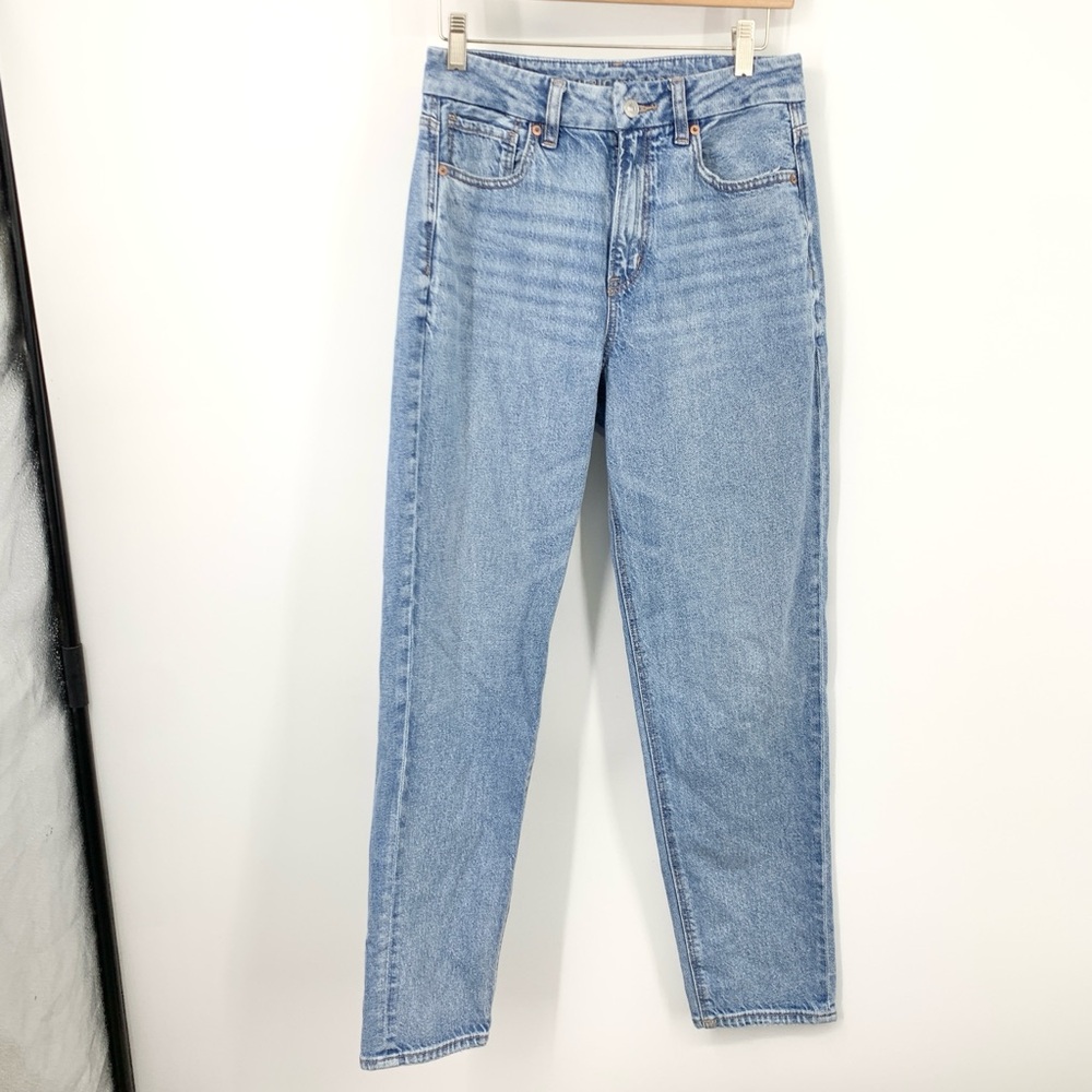 American Eagle Women Size 6 Jeans Light Wash Pants Curvy Mom Strigid High Rise
